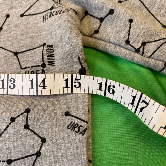 Perfect crewneck sweatshirt for the size 8 (M) child in your life astronomy - Picture 3 of 9